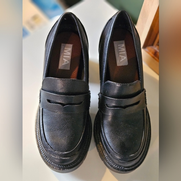 💥SALE - MIA Black Chunky Heel Loafers - Picture 3 of 6